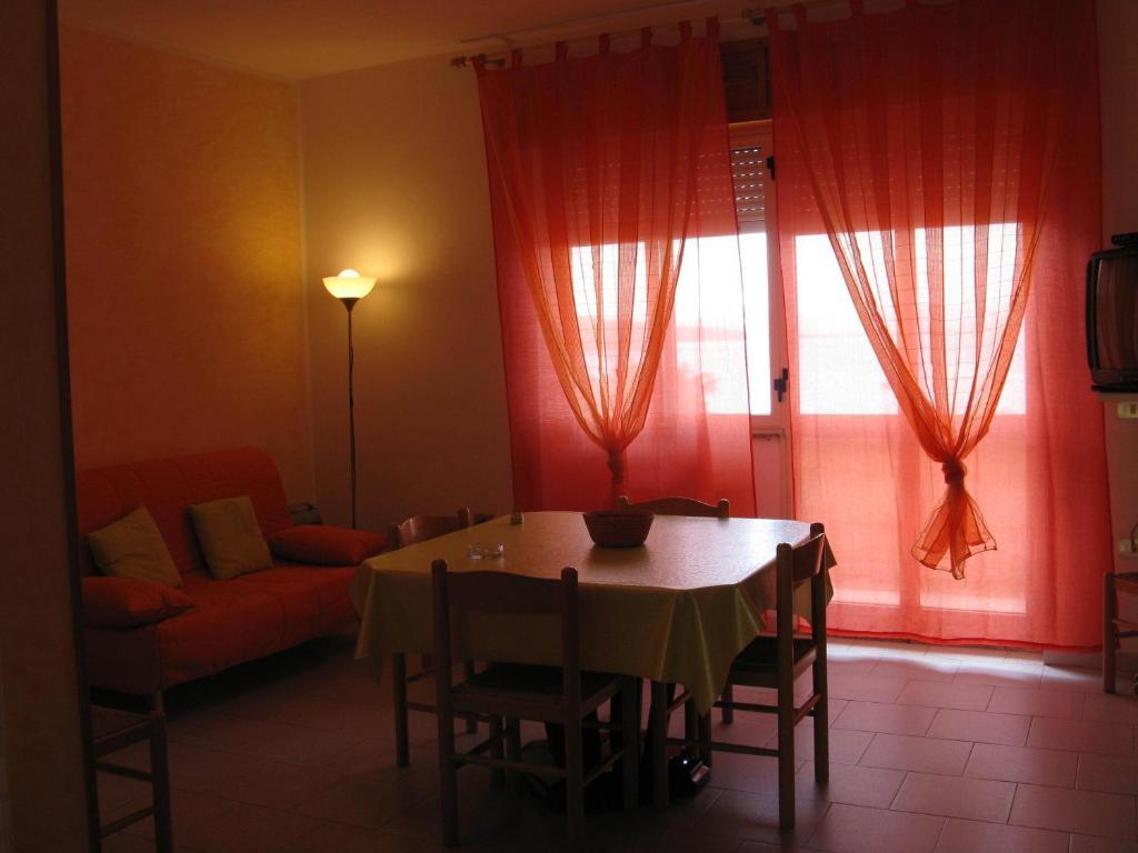 Borgo Spiaggia Vista Mare Isola Rossa Habitación foto