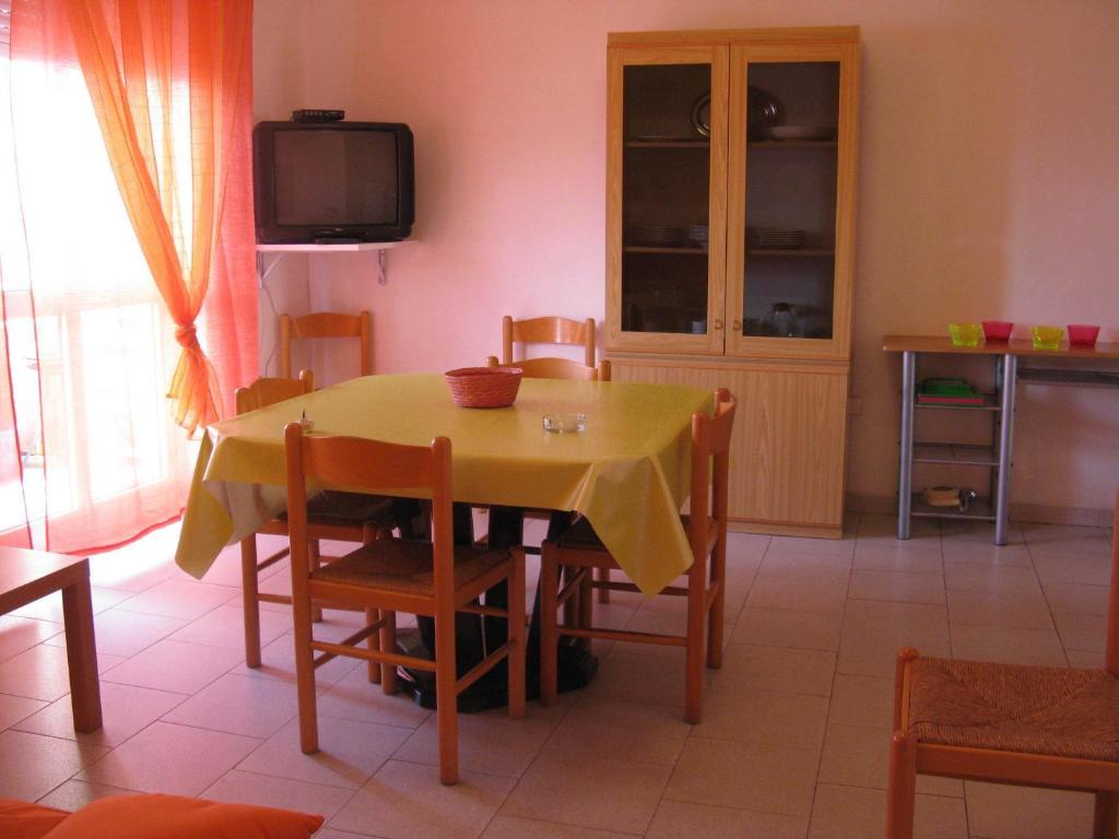 Borgo Spiaggia Vista Mare Isola Rossa Habitación foto