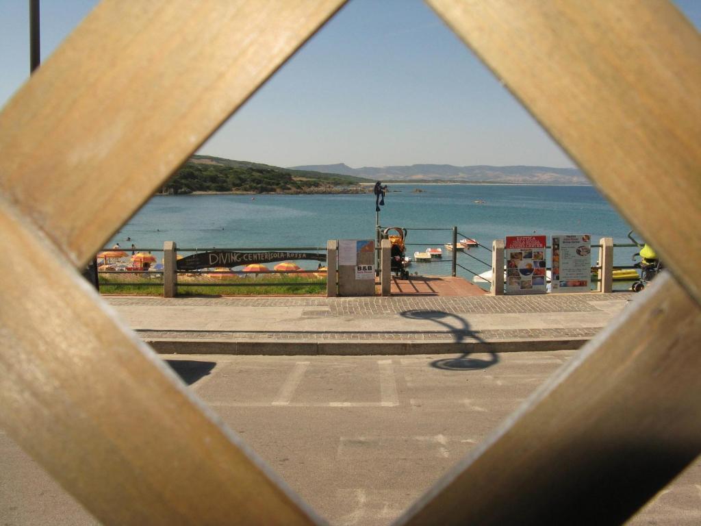 Borgo Spiaggia Vista Mare Isola Rossa Habitación foto