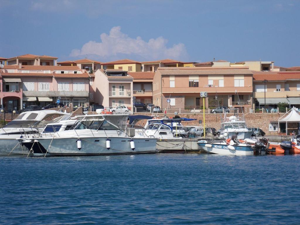 Borgo Spiaggia Vista Mare Isola Rossa Habitación foto